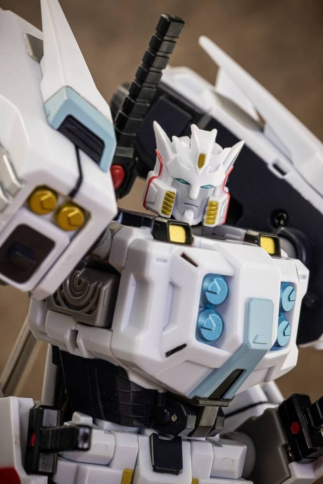 Mastermind Creations R32-R Stray Re-Edited – Kapow Toys