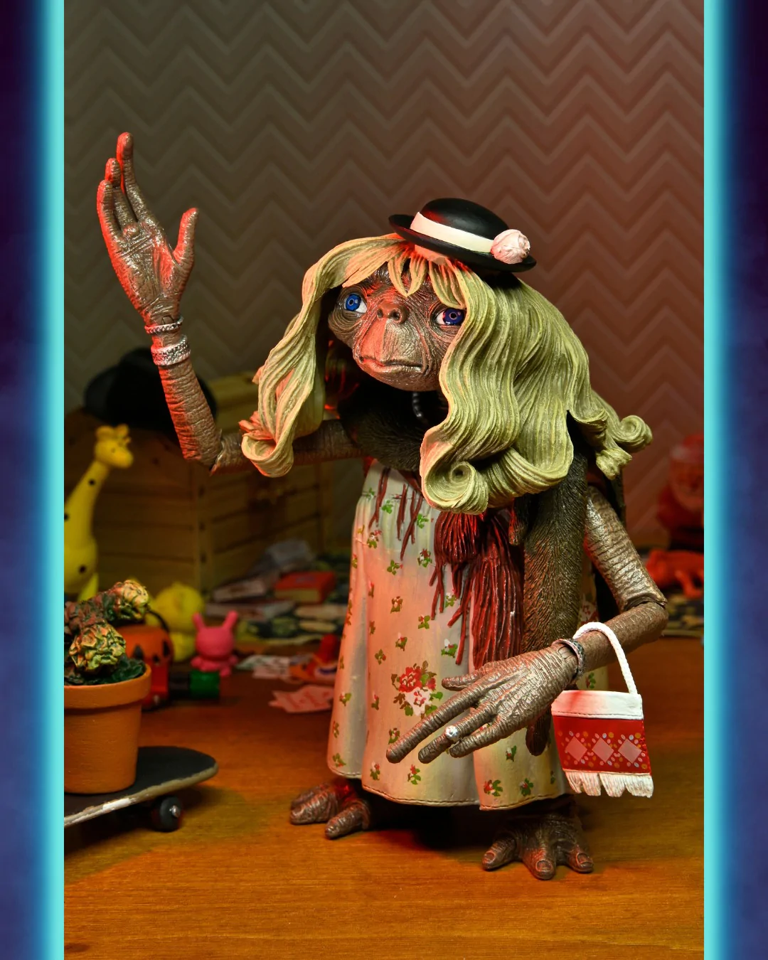 E.T. The Extra-Terrestrial 40th Anniversary Ultimate Dress Up E.T. 7 Scale  Action Figure