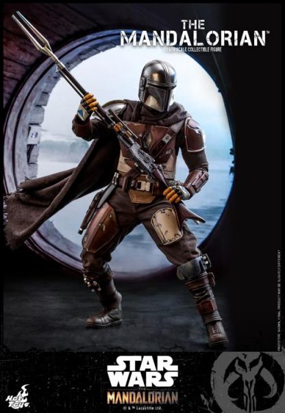 Hot Toys Star Wars The Mandalorian 1/6th Scale Figure -22296