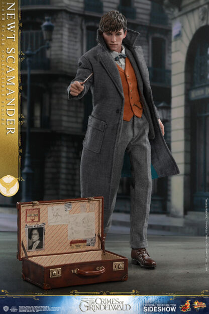 Hot Toys Fantastic Beasts The Crimes of Grindelwald Newt Scamander 1/6 Figure