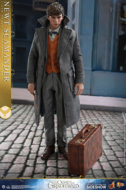 Hot Toys Fantastic Beasts The Crimes of Grindelwald Newt Scamander 1/6 Figure