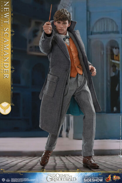Hot Toys Fantastic Beasts The Crimes of Grindelwald Newt Scamander 1/6 Figure