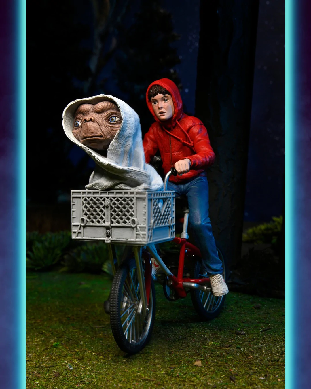 E.T. The Extra-Terrestrial 40th Anniversary Elliott & E.T. on Bicycle 7″  Scale Action Figure – Kapow Toys